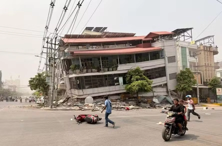 Terremoto de magnitude 7,7 causa estragos em Mianmar e na Tailândia