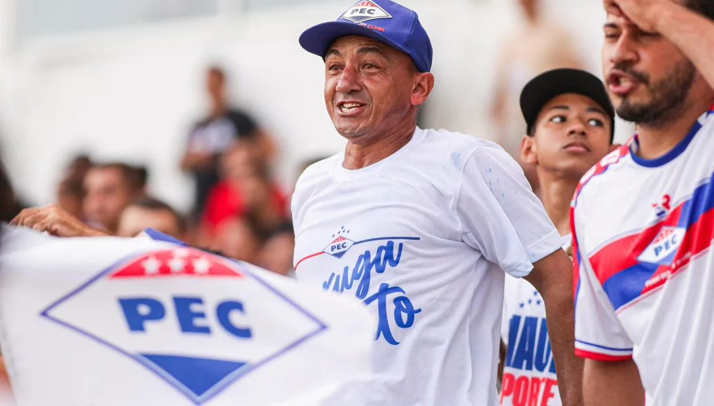 Torcedor do Piaui assistindo a decisção do campeonato piauiense