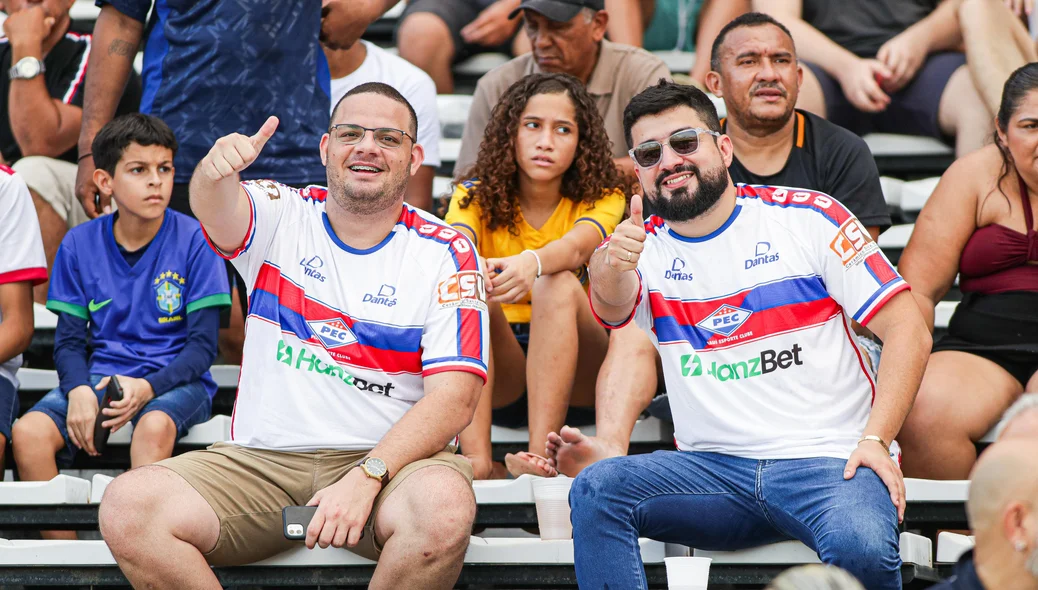 Torcedores assistindo o confronto entre Fluminense-PI pela final do Campeonato Piauiense