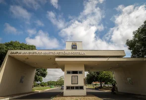 UFPI abre concurso com salários de até R$ 5,2 mil; veja vagas e como se inscrever