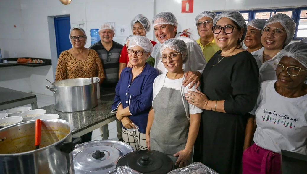 Wellington Dias também visitou a cozinha solidária do Preça