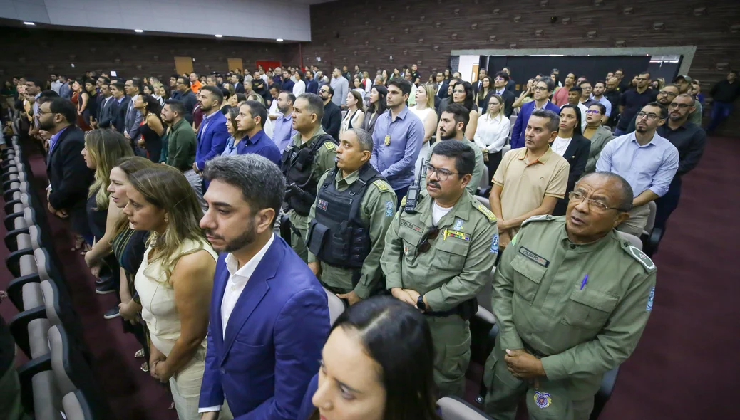 58 policiais foram homenageados