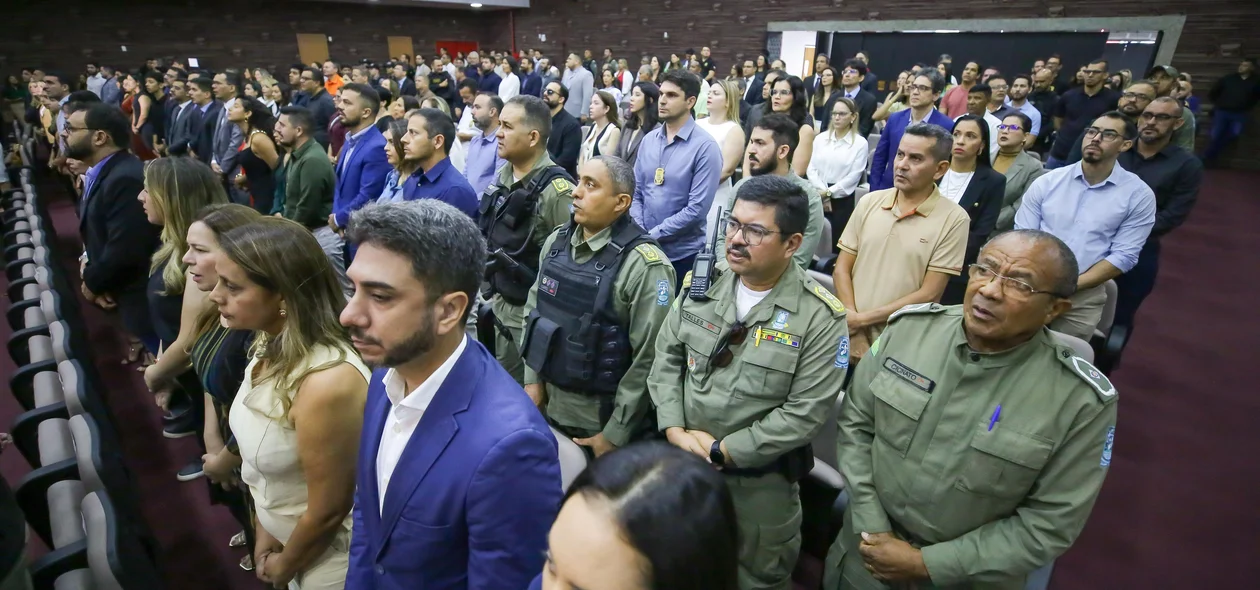 58 policiais foram homenageados