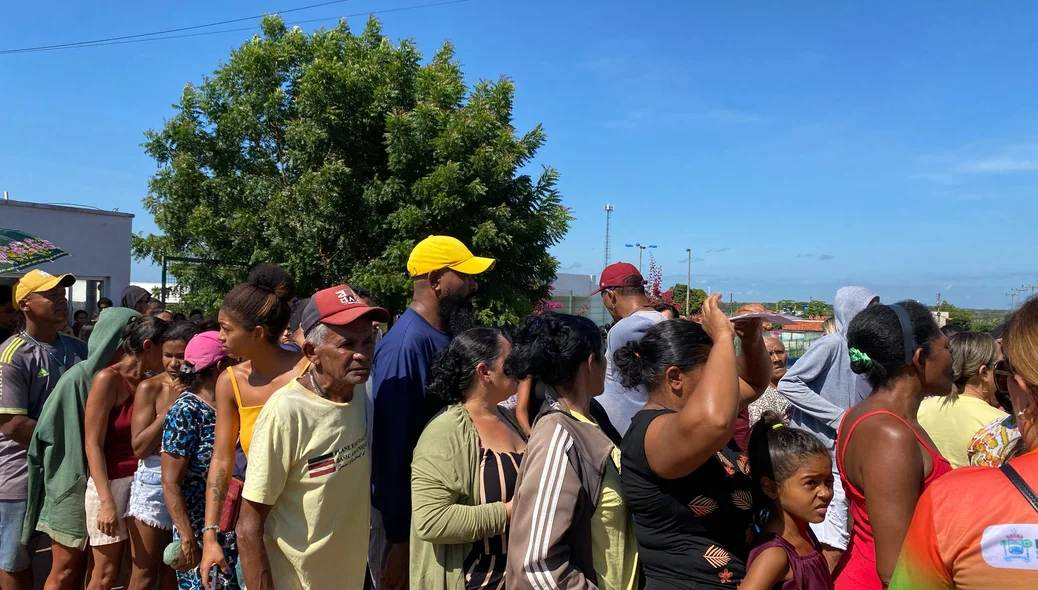 A entrega de peixes feita pela prefeita Ivanária Sampaio