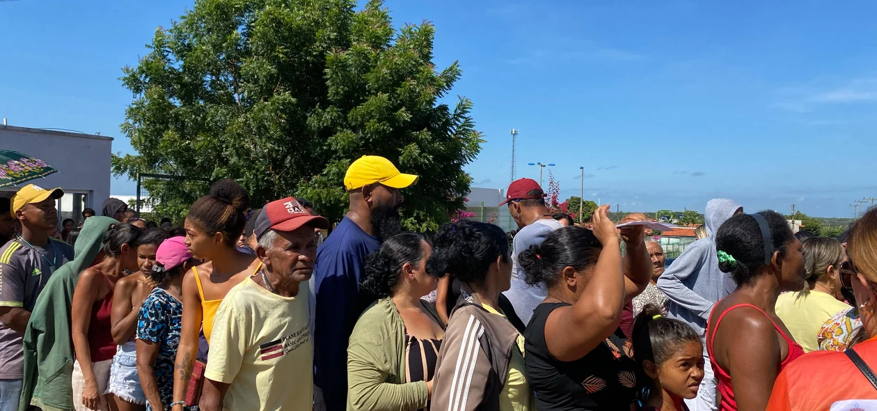 A entrega de peixes feita pela prefeita Ivanária Sampaio