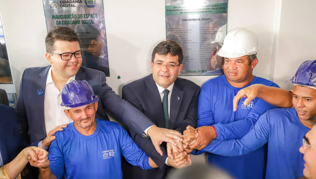 A inauguração contou com a presença dos trabalhadores da obra