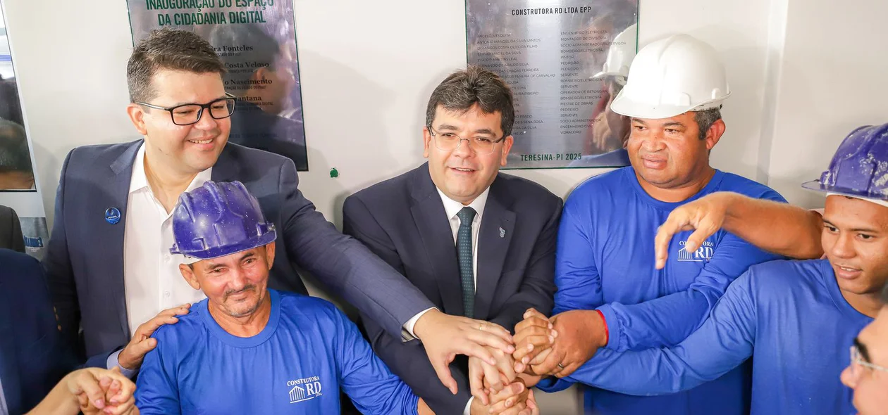 A inauguração contou com a presença dos trabalhadores da obra