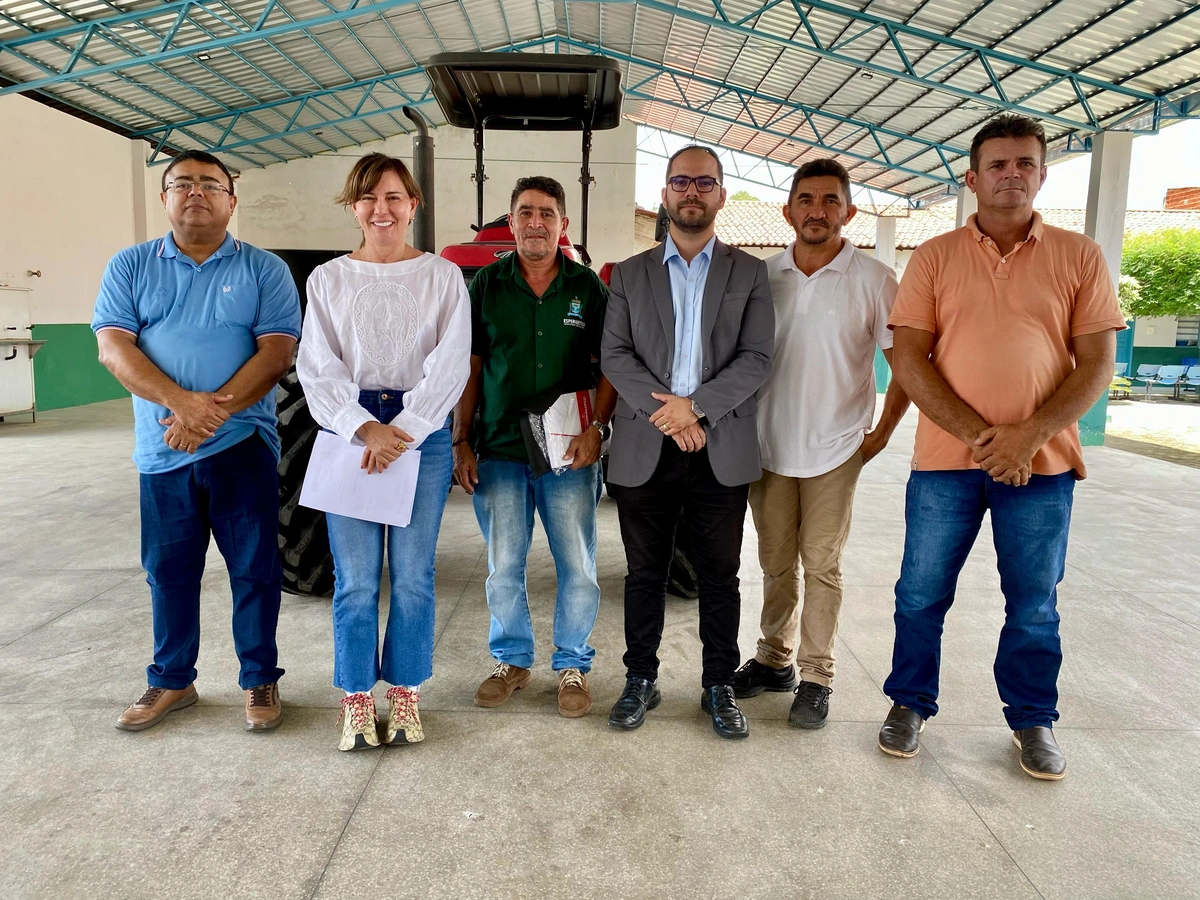 A prefeita Ivanária Sampaio participou da entrega