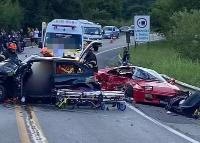 Acidente entre Ferrari e Gol em São Paulo