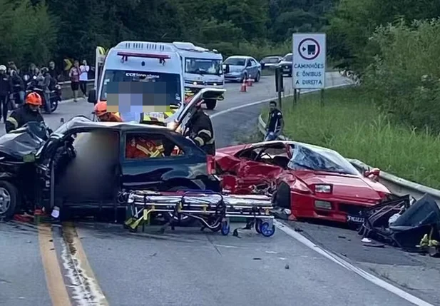 Acidente entre Ferrari e Gol em São Paulo