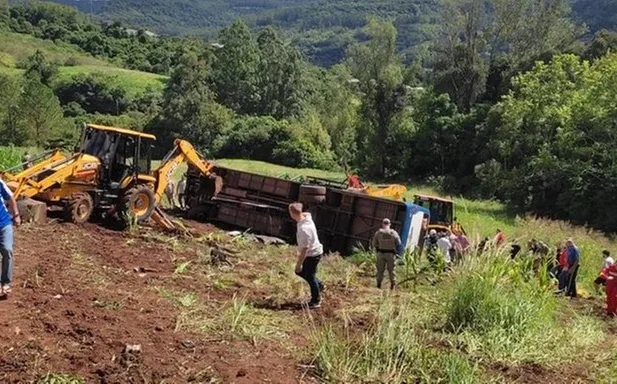 Acidente envolvendo ônibus com estudantes da UFSM deixou 10 mortos