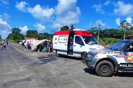 Colisão entre van e caminhonete deixa 8 feridos na BR 226