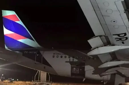 Aeronave ultrapassa a pista durante aterrissagem em Chapecó e para no gramado