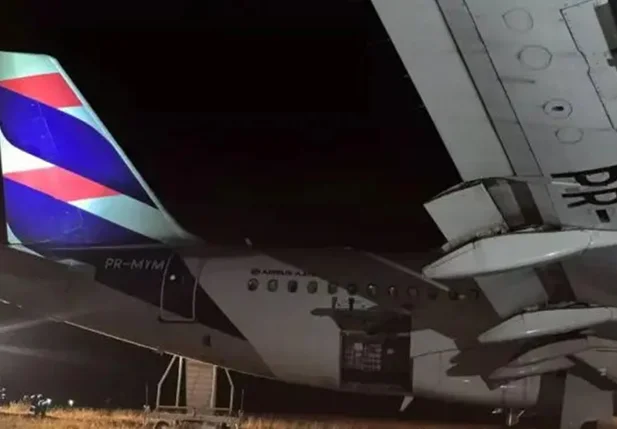 Aeronave ultrapassa a pista durante aterrissagem em Chapecó e para no gramado