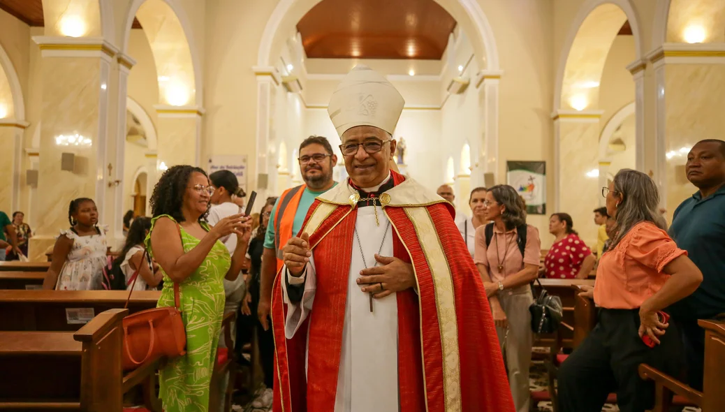 Arcebispo Dom Juarez, em missa