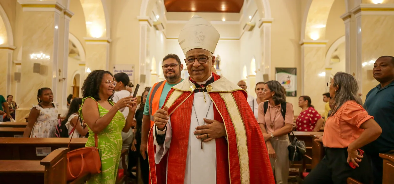 Arcebispo Dom Juarez, em missa
