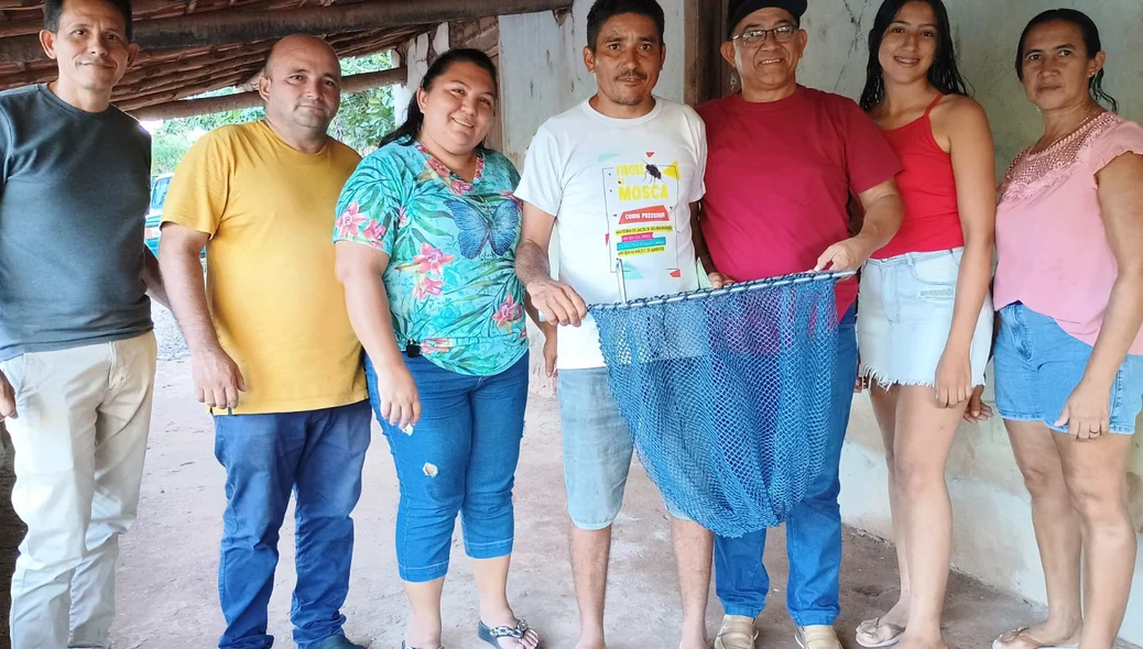 Armadilhas de peixes entregues aos moradores