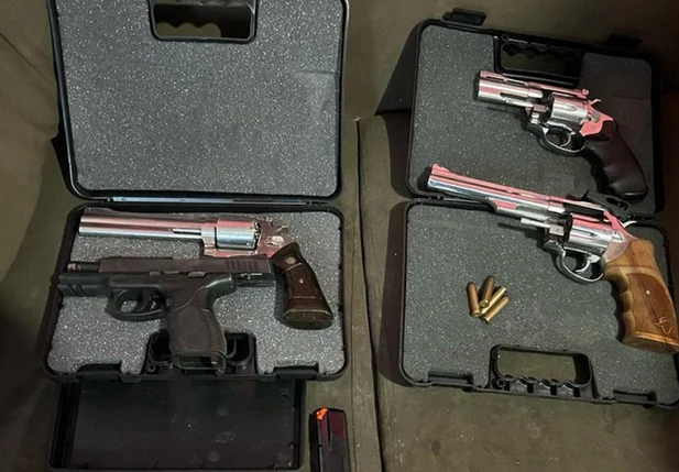 Armas de fogo apreendidas durante a Operação Káfele