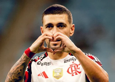 Arrascaeta comemora gol pelo Flamengo