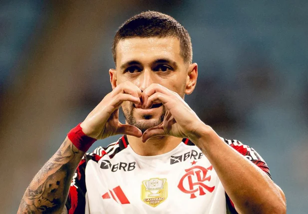 Arrascaeta comemora gol pelo Flamengo