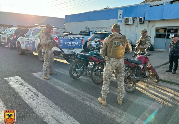 As motocicletas recuperadas foram encaminhadas para a Delegacia Regional de Picos