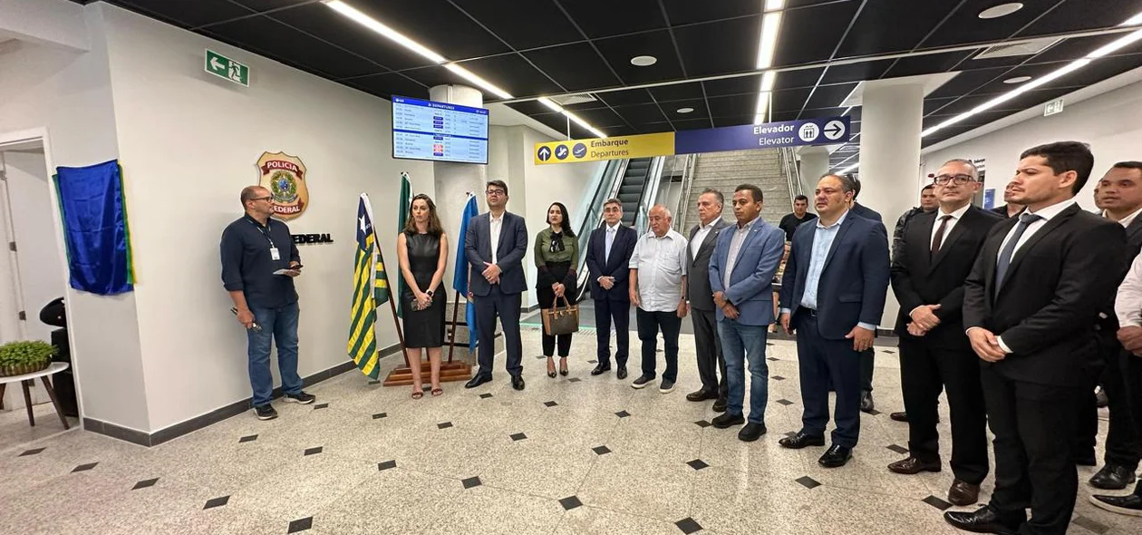 Autoridades na inauguração