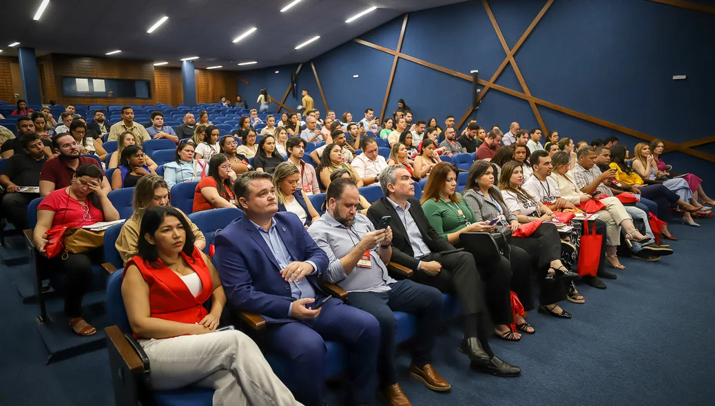 Autoridades presentes na solenidade