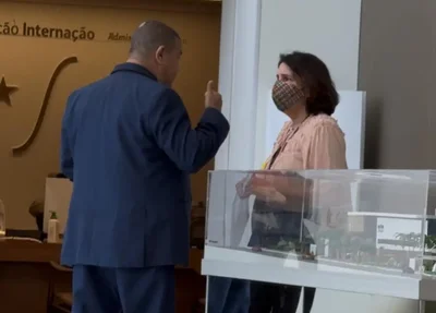 Bolsonaro é procurado por oficial de Justiça