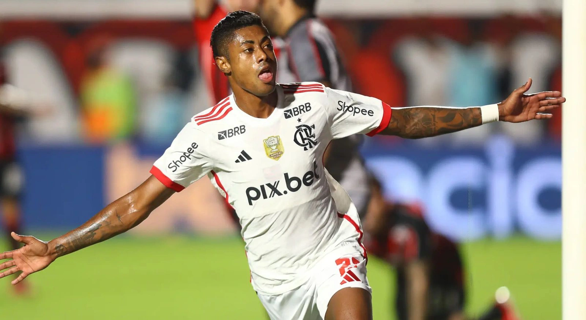 Bruno Henrique marcou no fim do duelo contra o Vitória