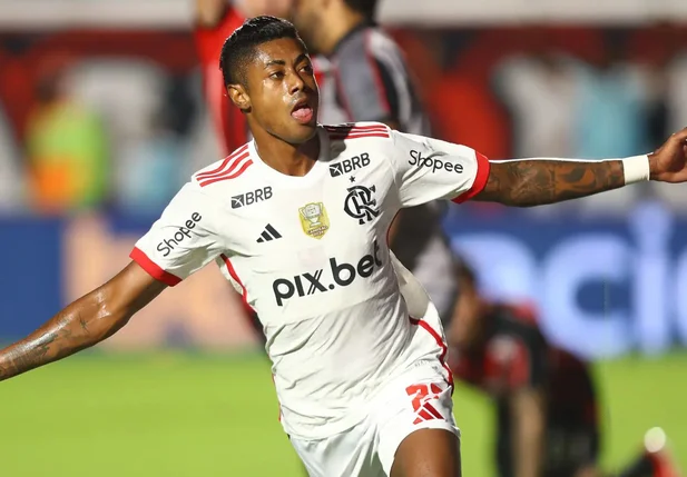Bruno Henrique marcou no fim do duelo contra o Vitória