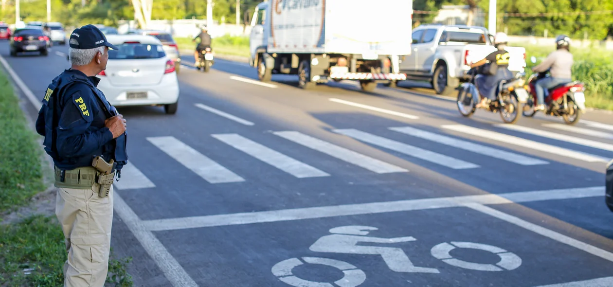 Caminhonete e duas motos se envolvem em acidente na zona Leste de Teresina