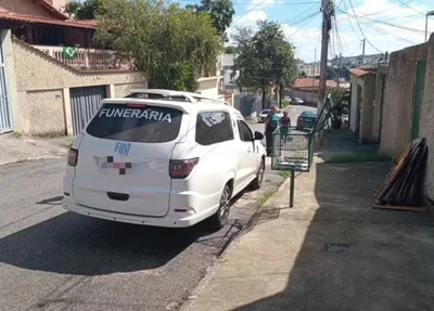Carro de funerária é roubado em MG