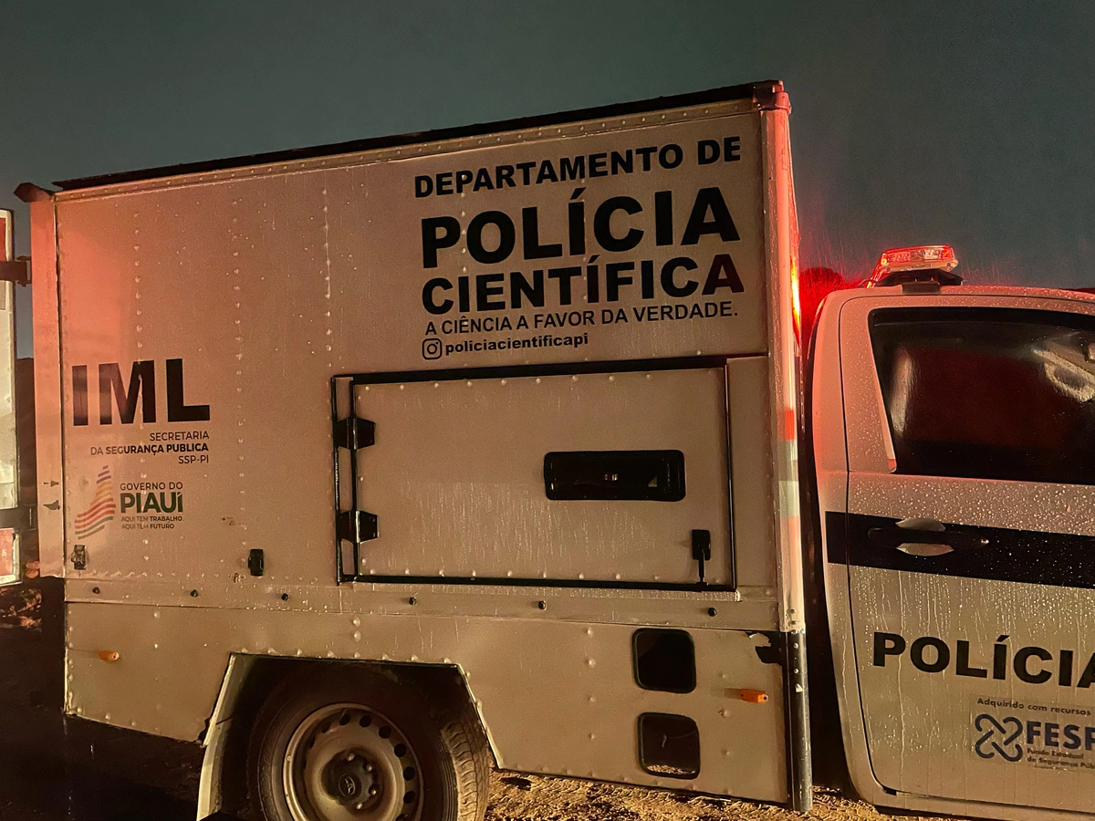 Carro do IML