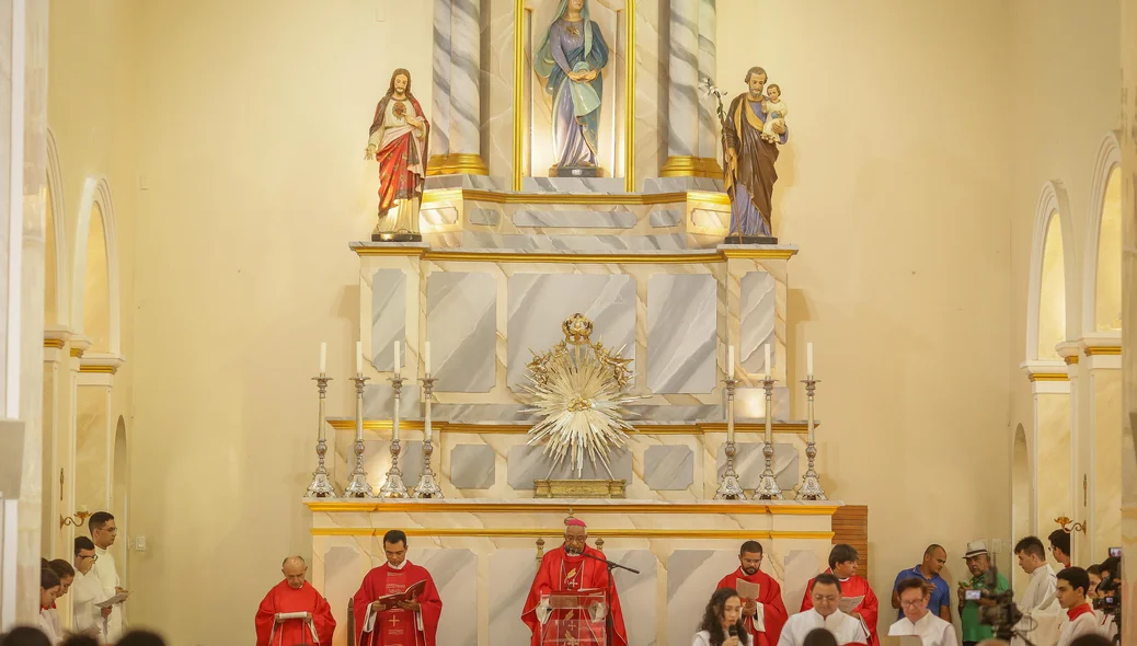 Catedral santificada para o rito da Paixão
