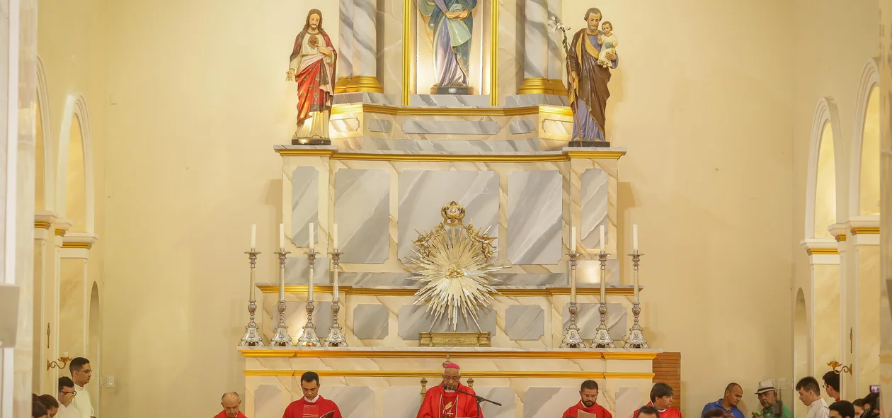 Catedral santificada para o rito da Paixão