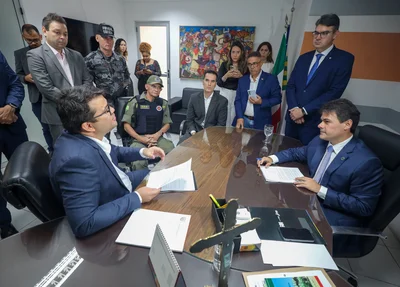 Chico Lucas entrega 12 projetos de lei ao presidente da Alepi, Severo Eulálio