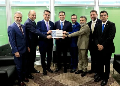 Ciro Nogueira entrega o projeto ao presidente da Câmara dos Deputados, Hugo Motta