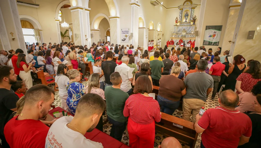 Comunidade participa com fé e devoção