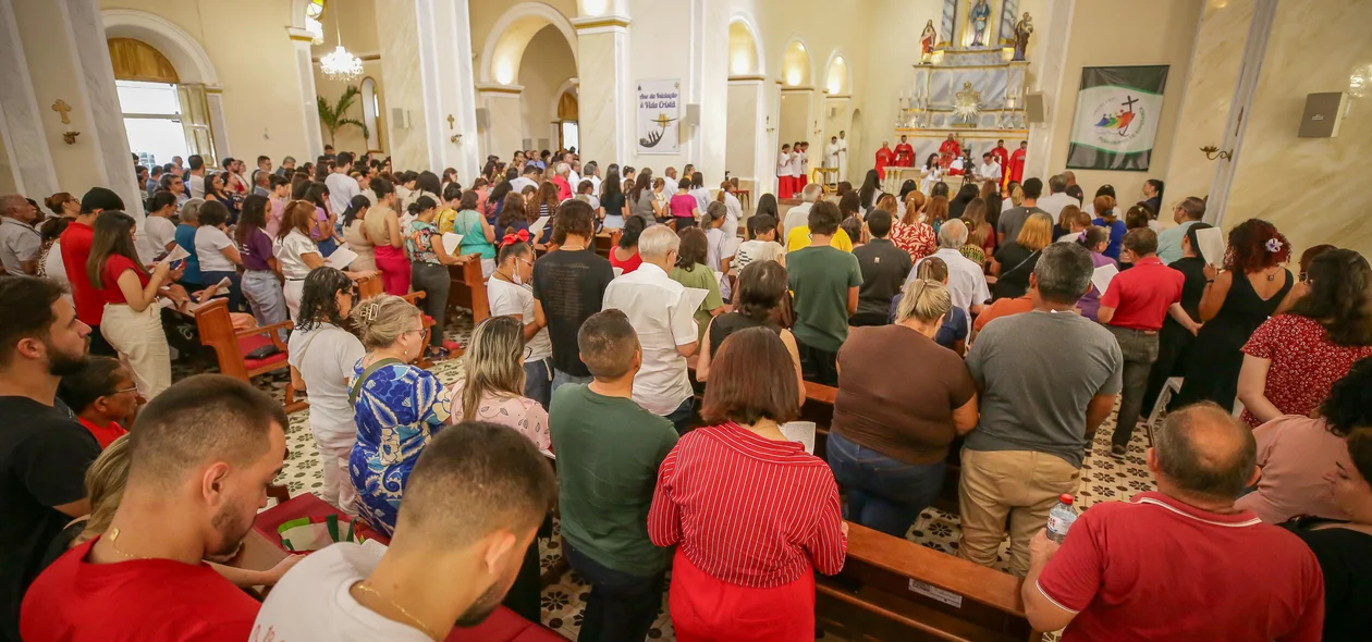 Comunidade participa com fé e devoção