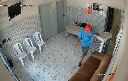 Criminoso invadiu o local pela porta dos fundos