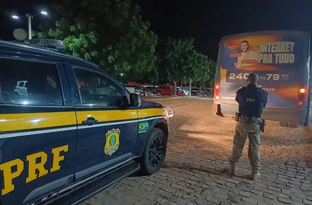 De acordo com a PRF, o veículo apresentava diversas irregularidades