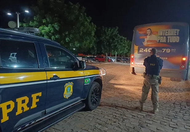 De acordo com a PRF, o veículo apresentava diversas irregularidades