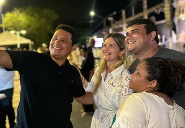 Deputada Gracinha Mão Santa com apoiadores