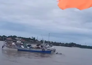 Embarcação naufragou com cerca de 60 passageiros a bordo
