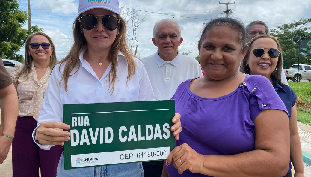 Entrega de obra na Rua David Caldas