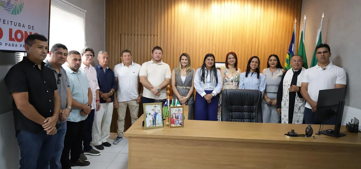 Equipe da Prefeitura de Alto Longá reunida em evento