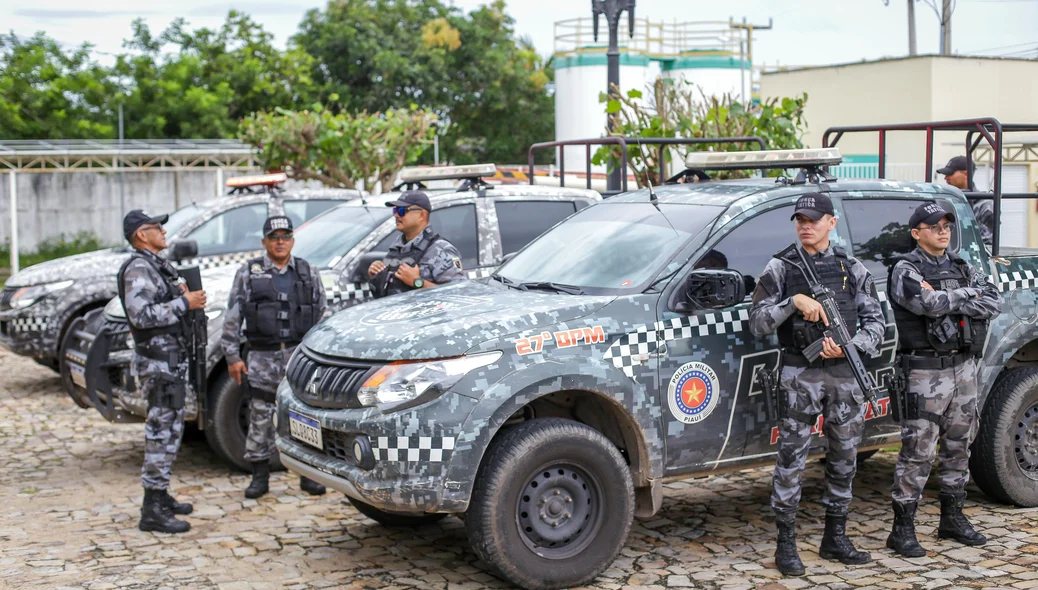 Equipe do 27º Batalhão da PM