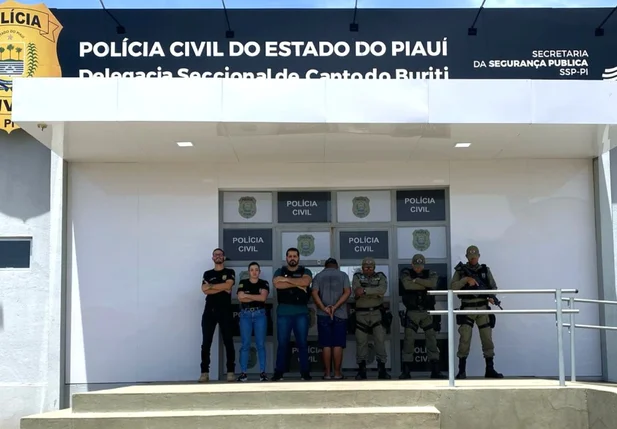 Equipes da Polícia Civil e Polícia Militar de Canto do Buriti