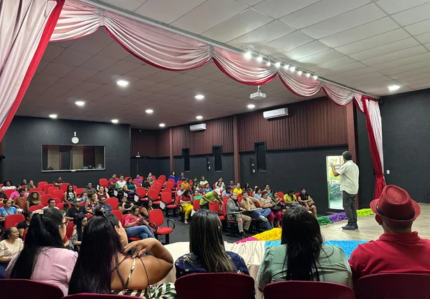 Evento "Mães Atípicas" reúne autoridades e especialistas para conscientização sobre o autismo