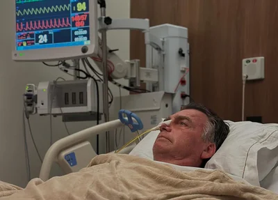 Ex-presidente Jair Bolsonaro passou mal no domingo (13)